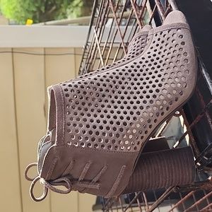 FINAL PRICE!!!                            NWOB Gianni Bini Womens booties